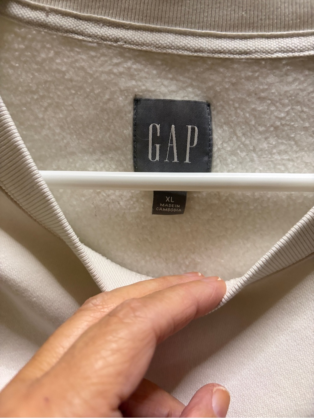🎉🎉🎉WEEKEND SALE 🎉🎉🎉GAP women’s Crewneck Sweatshirt in Off-White - Picture 2 of 2